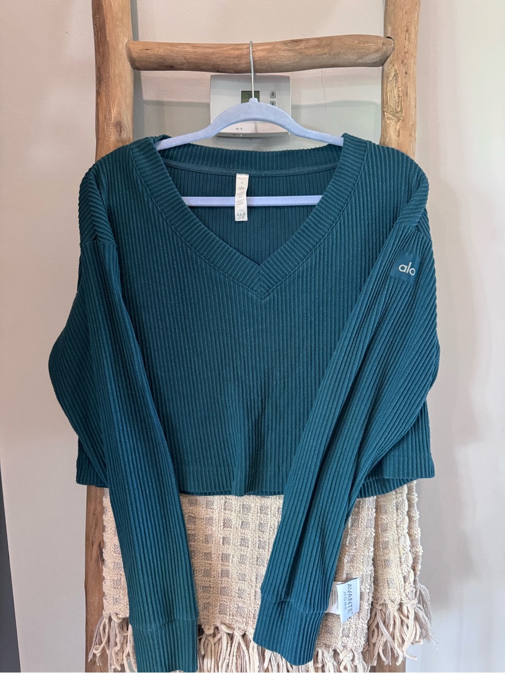 Alo muse V-Neck Cropped Sweater - Teal